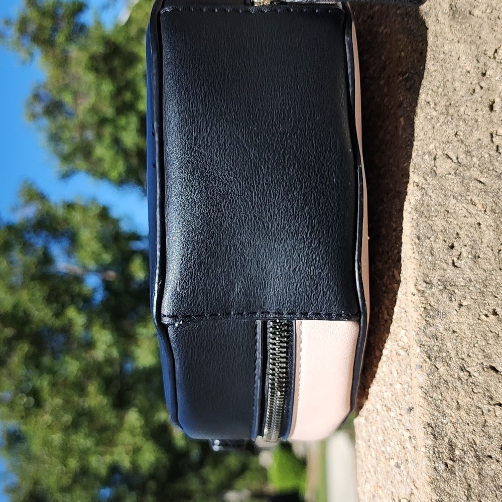 Crossbody - Picture 6 of 9